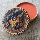 Schmiere Los Muertos olajbázisú pomádé – közepes tartás, papaya illat, narancs szín 140 ml Schmiere Los Muertos olajbázisú pomádé – közepes tartás, papaya illat, narancs szín 140 ml