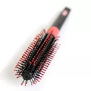 Uppercut Deluxe Quiff Roller kefe – quiff formázáshoz, gömb végű sörték, ergonomikus nyél Uppercut Deluxe Quiff Roller kefe – quiff formázáshoz, gömb végű sörték, ergonomikus nyél
